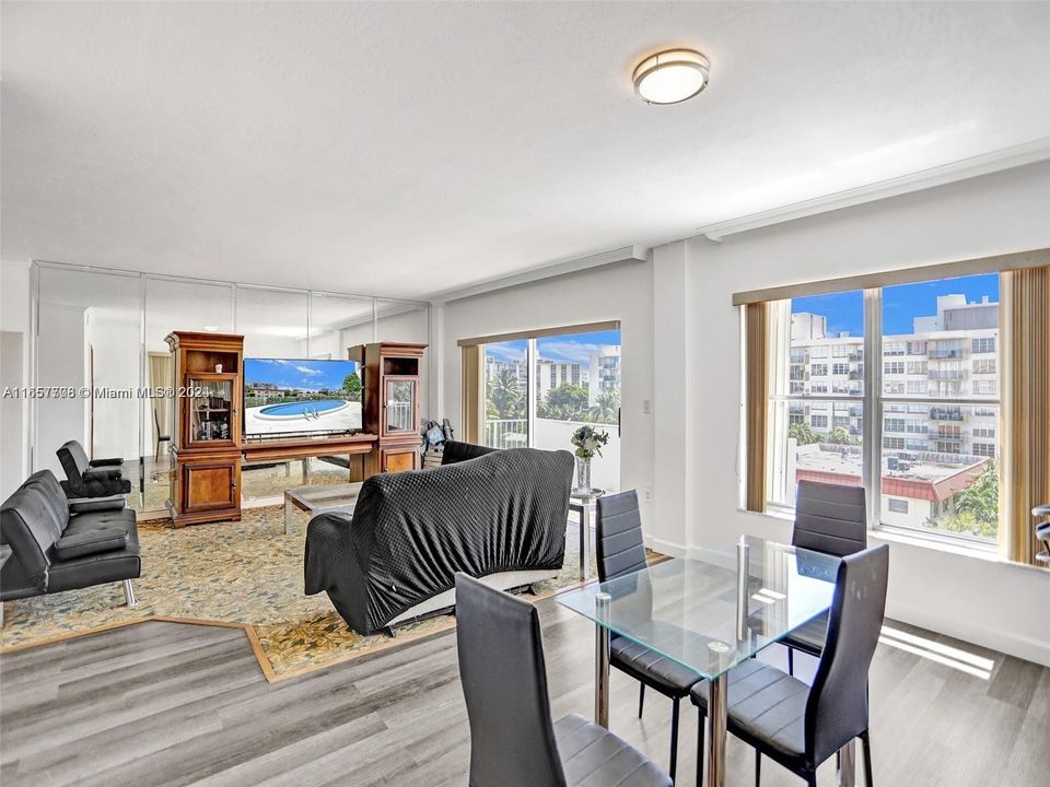 For Sale: $395,000 (1 beds, 2 baths, 1275 Square Feet)