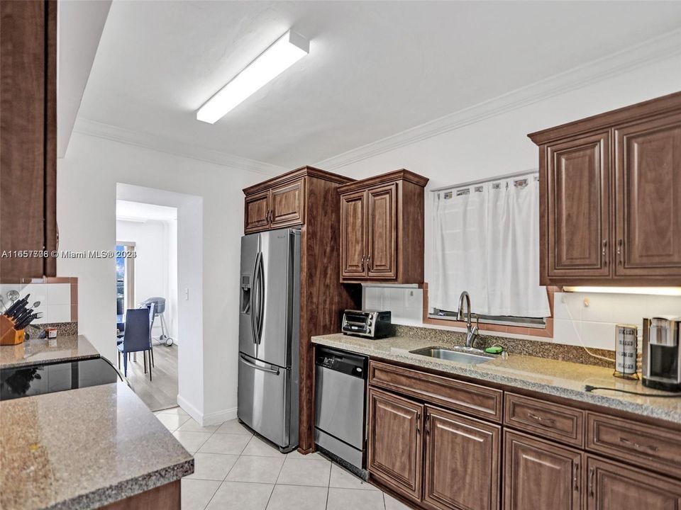 For Sale: $395,000 (1 beds, 2 baths, 1275 Square Feet)