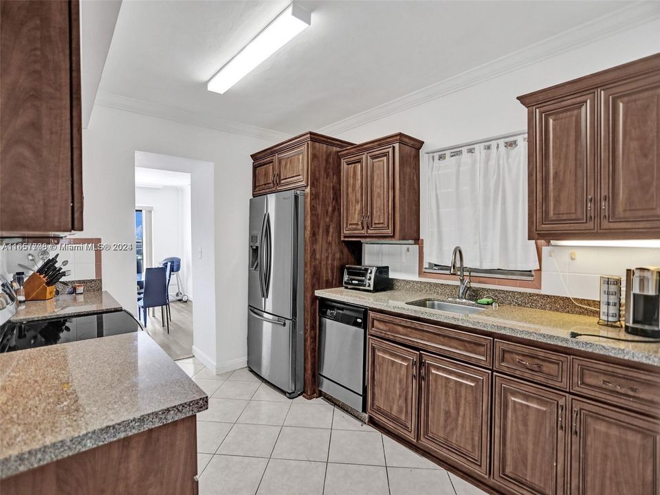 For Sale: $395,000 (1 beds, 2 baths, 1275 Square Feet)