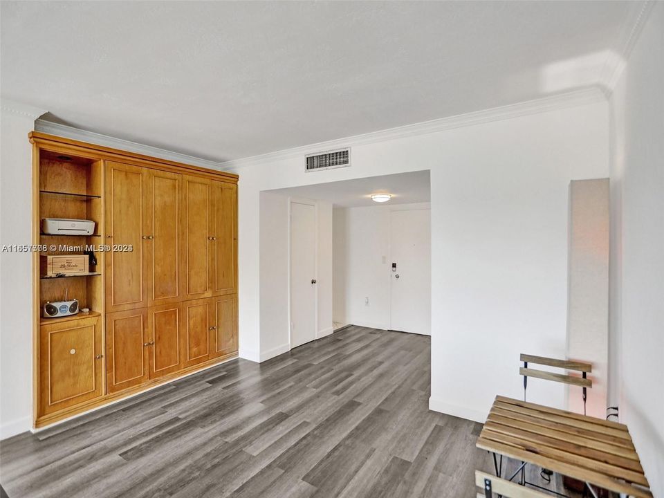 For Sale: $395,000 (1 beds, 2 baths, 1275 Square Feet)