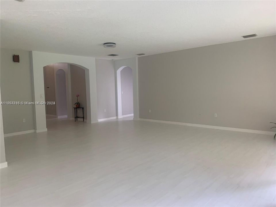 For Rent: $4,300 (4 beds, 2 baths, 2289 Square Feet)