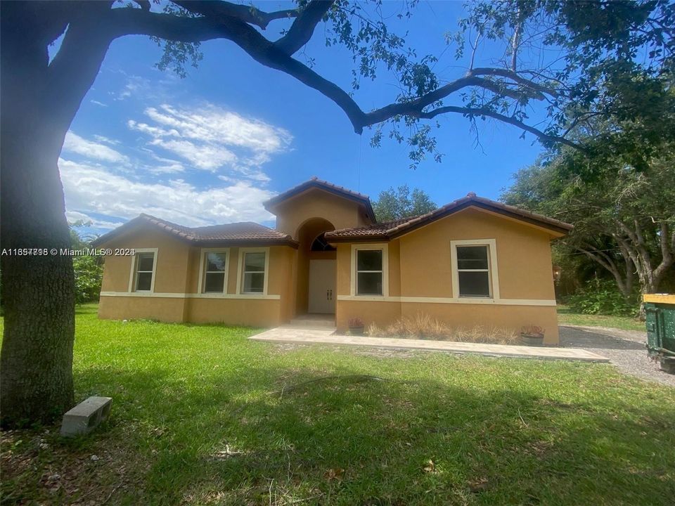 For Rent: $4,300 (4 beds, 2 baths, 2289 Square Feet)