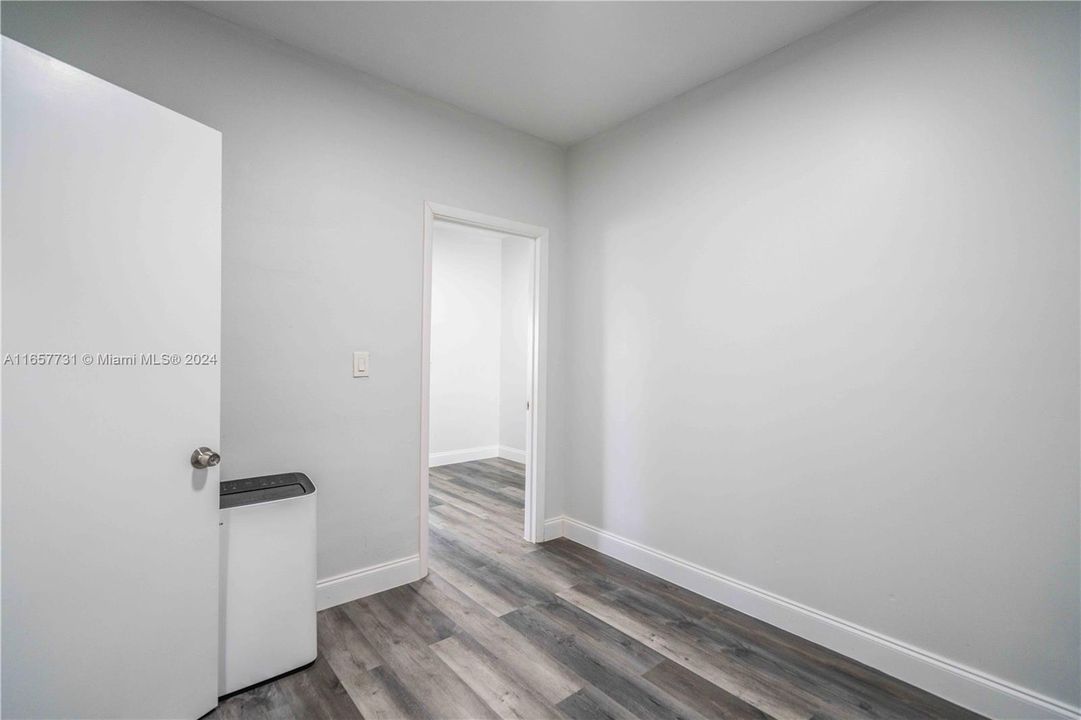 Active With Contract: $2,050 (2 beds, 1 baths, 719 Square Feet)