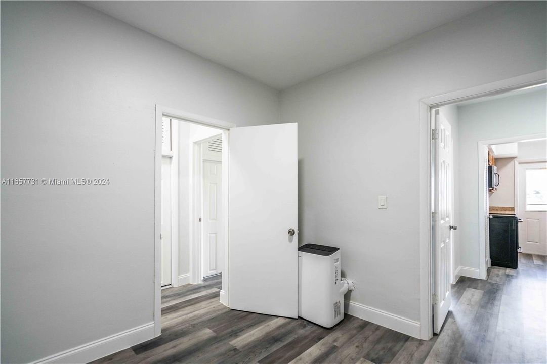 Active With Contract: $2,050 (2 beds, 1 baths, 719 Square Feet)