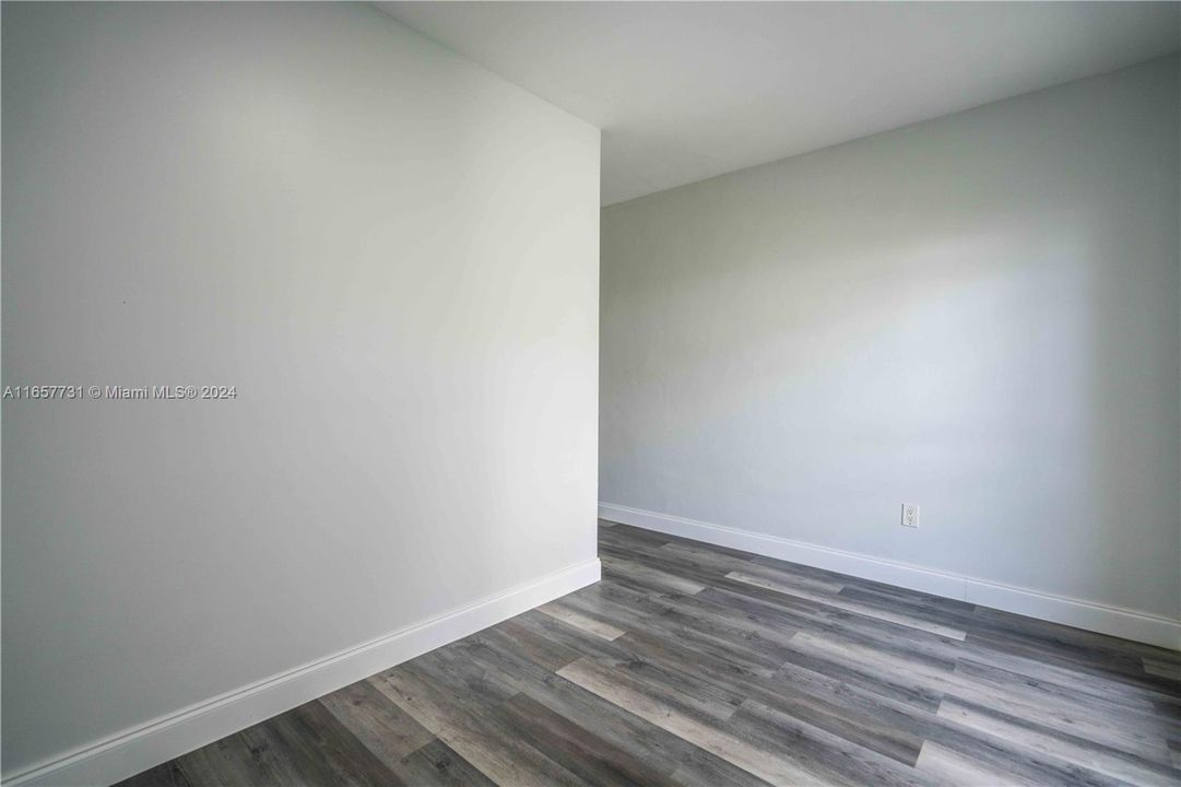 Active With Contract: $2,050 (2 beds, 1 baths, 719 Square Feet)