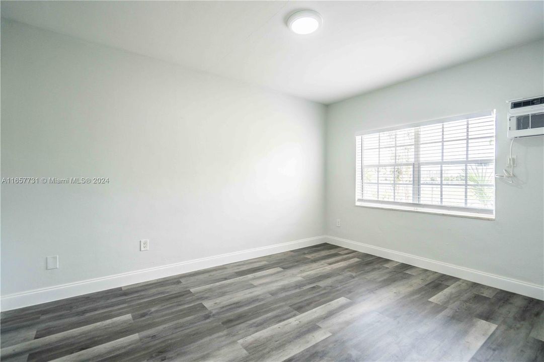 Active With Contract: $2,050 (2 beds, 1 baths, 719 Square Feet)