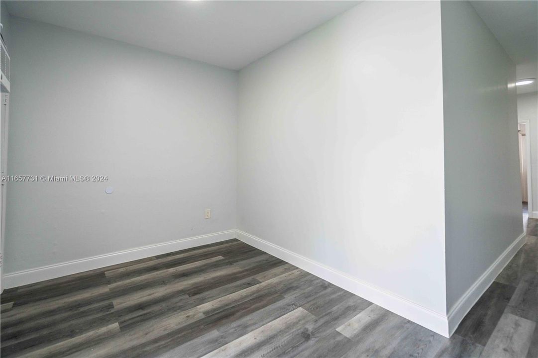 Active With Contract: $2,050 (2 beds, 1 baths, 719 Square Feet)