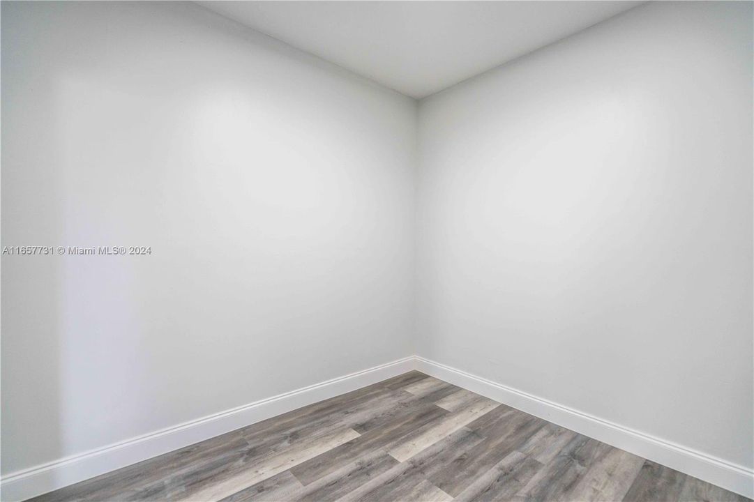 Active With Contract: $2,050 (2 beds, 1 baths, 719 Square Feet)