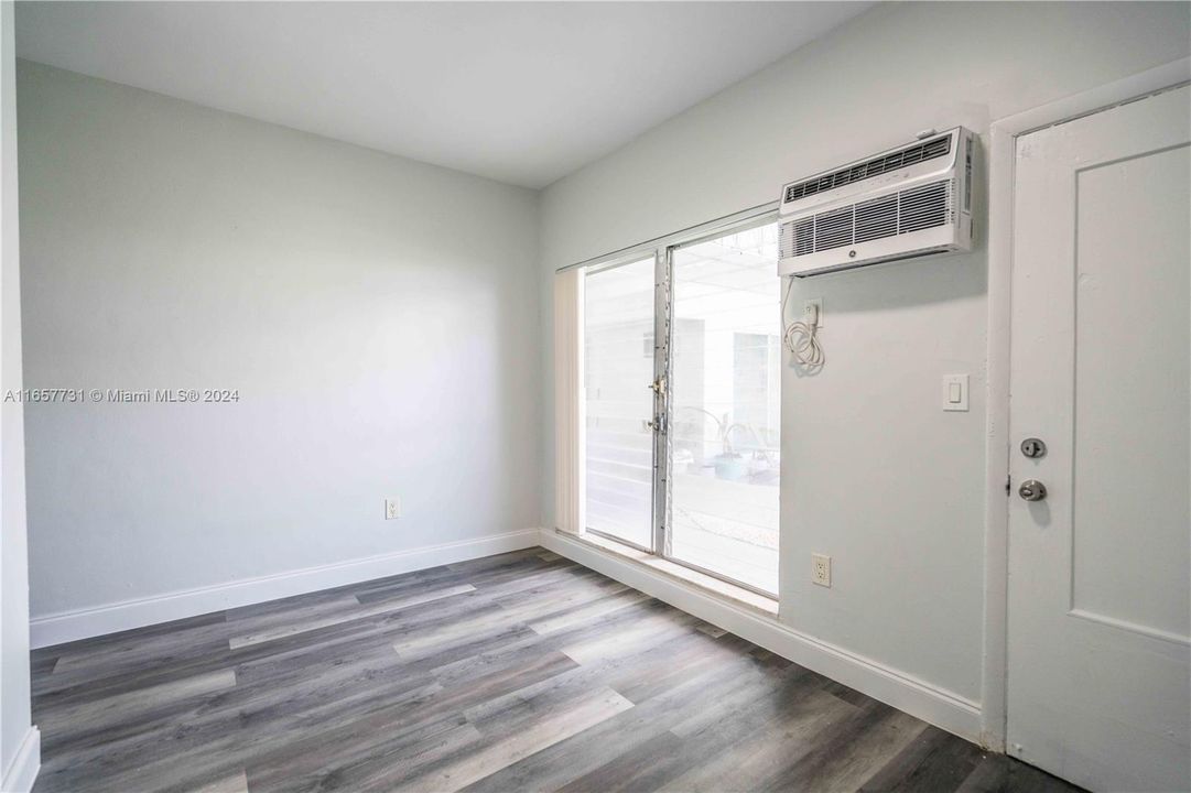 Active With Contract: $2,050 (2 beds, 1 baths, 719 Square Feet)