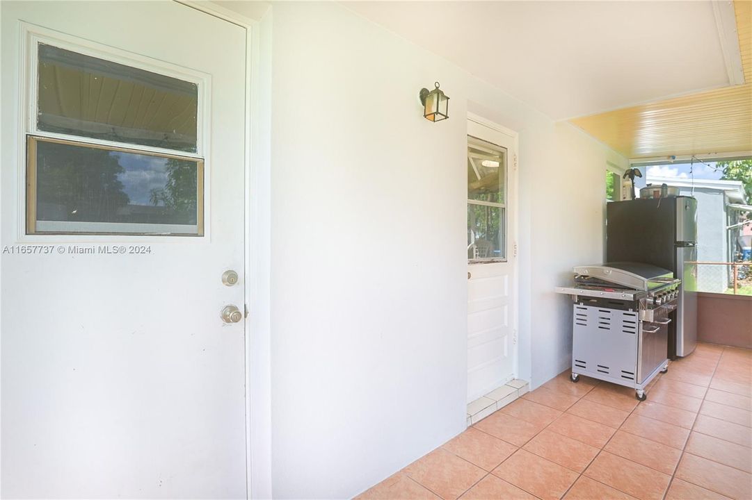 For Sale: $440,000 (3 beds, 1 baths, 1012 Square Feet)