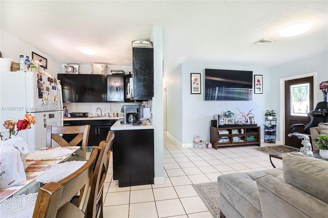 For Sale: $440,000 (3 beds, 1 baths, 1012 Square Feet)