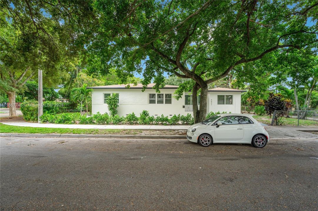 For Sale: $639,000 (4 beds, 2 baths, 1473 Square Feet)