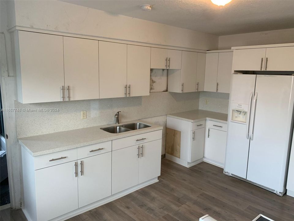 For Rent: $1,900 (2 beds, 1 baths, 950 Square Feet)