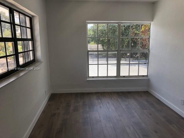 For Rent: $1,900 (2 beds, 1 baths, 950 Square Feet)