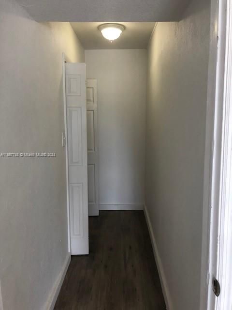 For Rent: $1,900 (2 beds, 1 baths, 950 Square Feet)