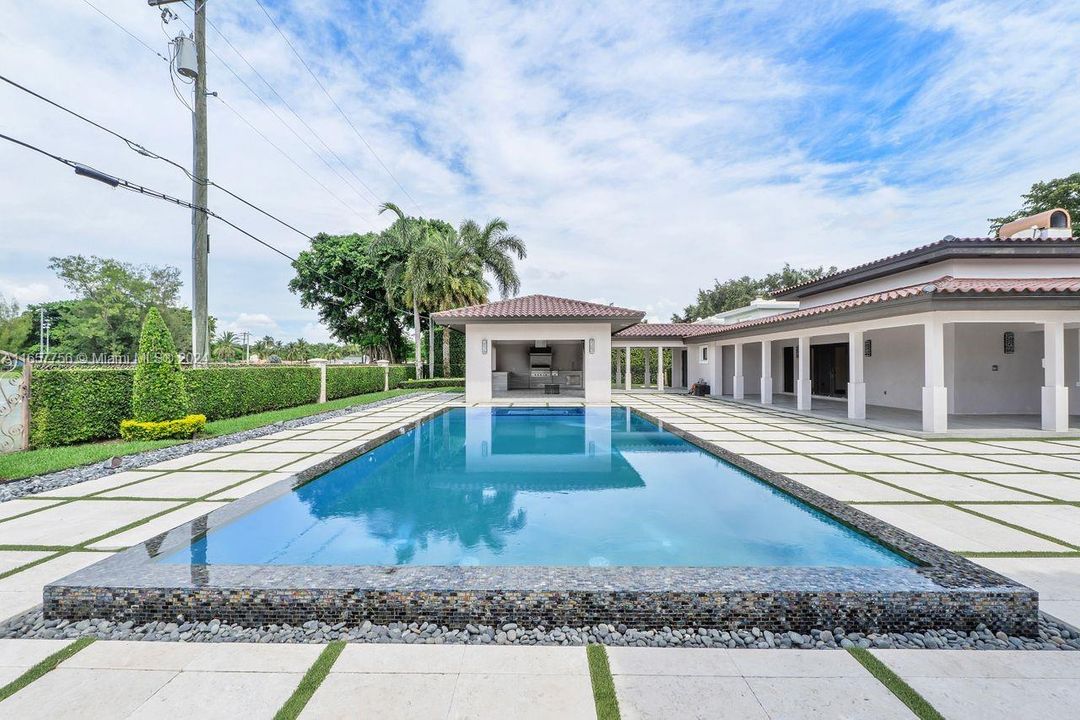 En Venta: $7,900,000 (6 camas, 5 baños, 7008 Pies cuadrados)