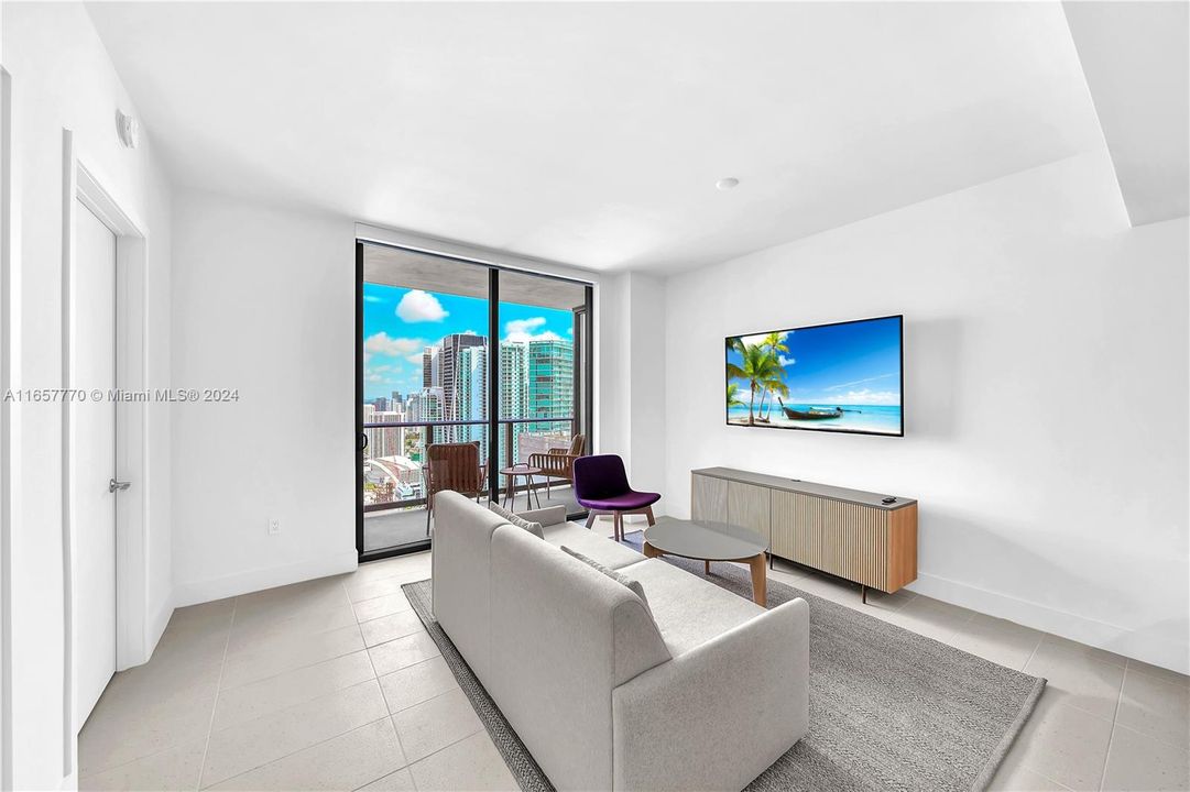 For Sale: $1,050,000 (1 beds, 1 baths, 679 Square Feet)