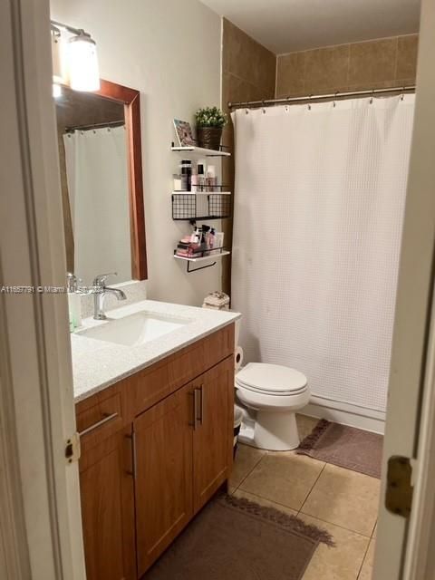 For Rent: $1,900 (1 beds, 1 baths, 887 Square Feet)