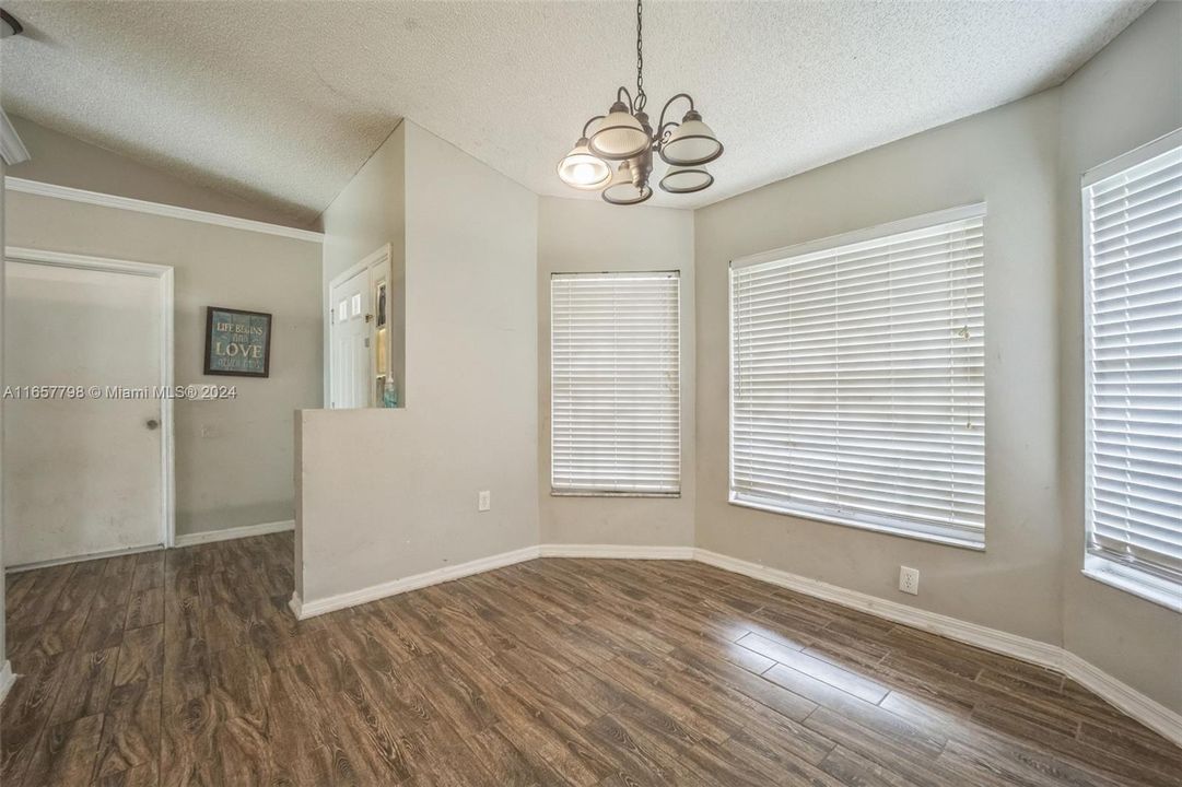 For Sale: $279,900 (3 beds, 2 baths, 1538 Square Feet)