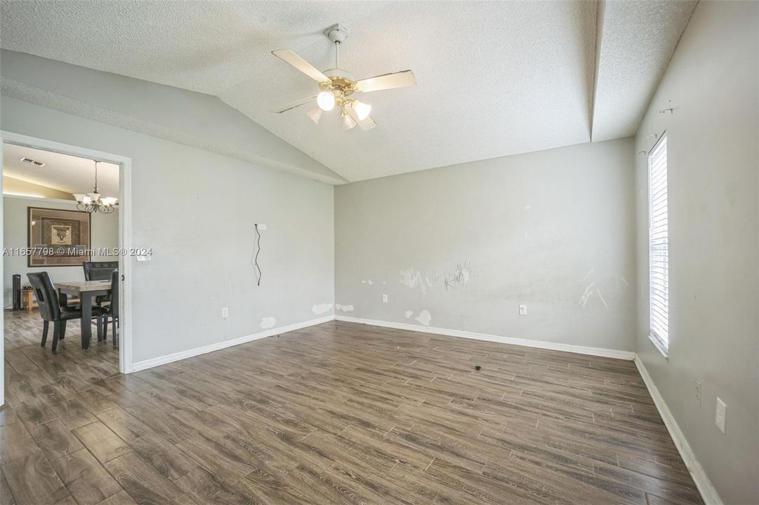 For Sale: $279,900 (3 beds, 2 baths, 1538 Square Feet)