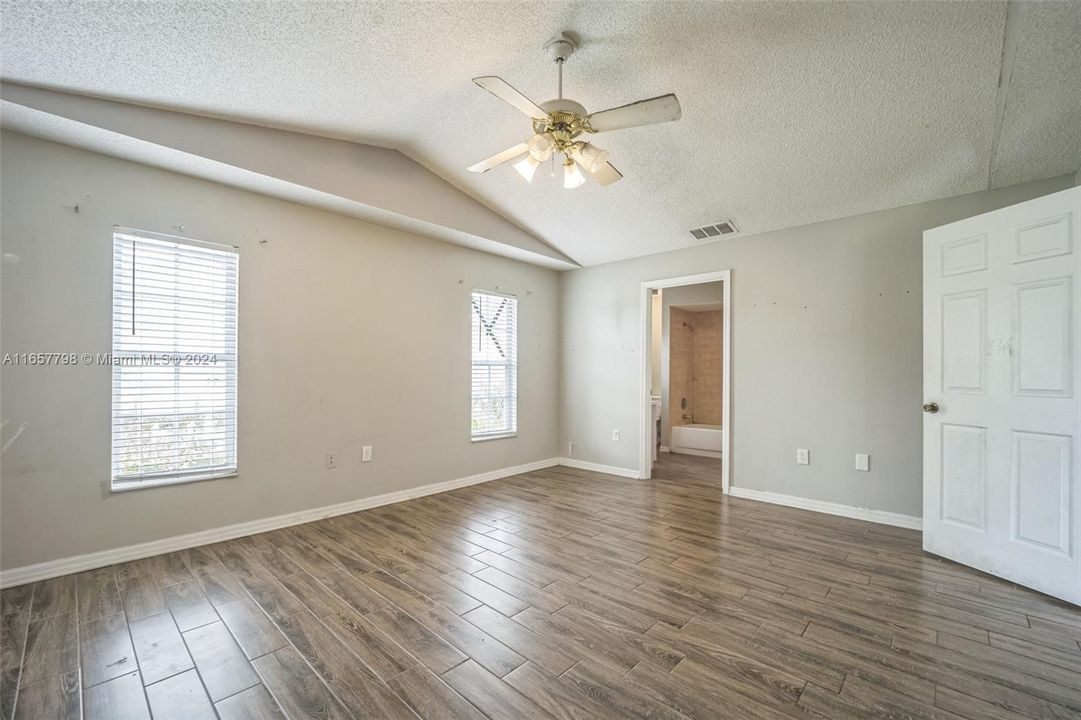 For Sale: $279,900 (3 beds, 2 baths, 1538 Square Feet)