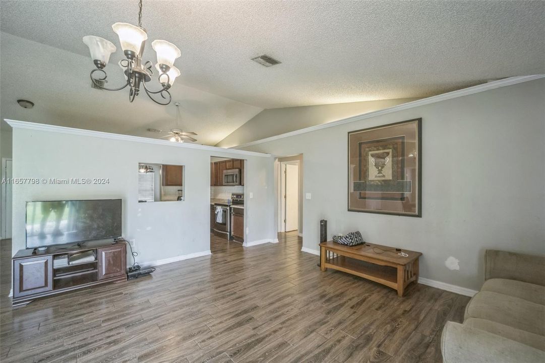 For Sale: $279,900 (3 beds, 2 baths, 1538 Square Feet)