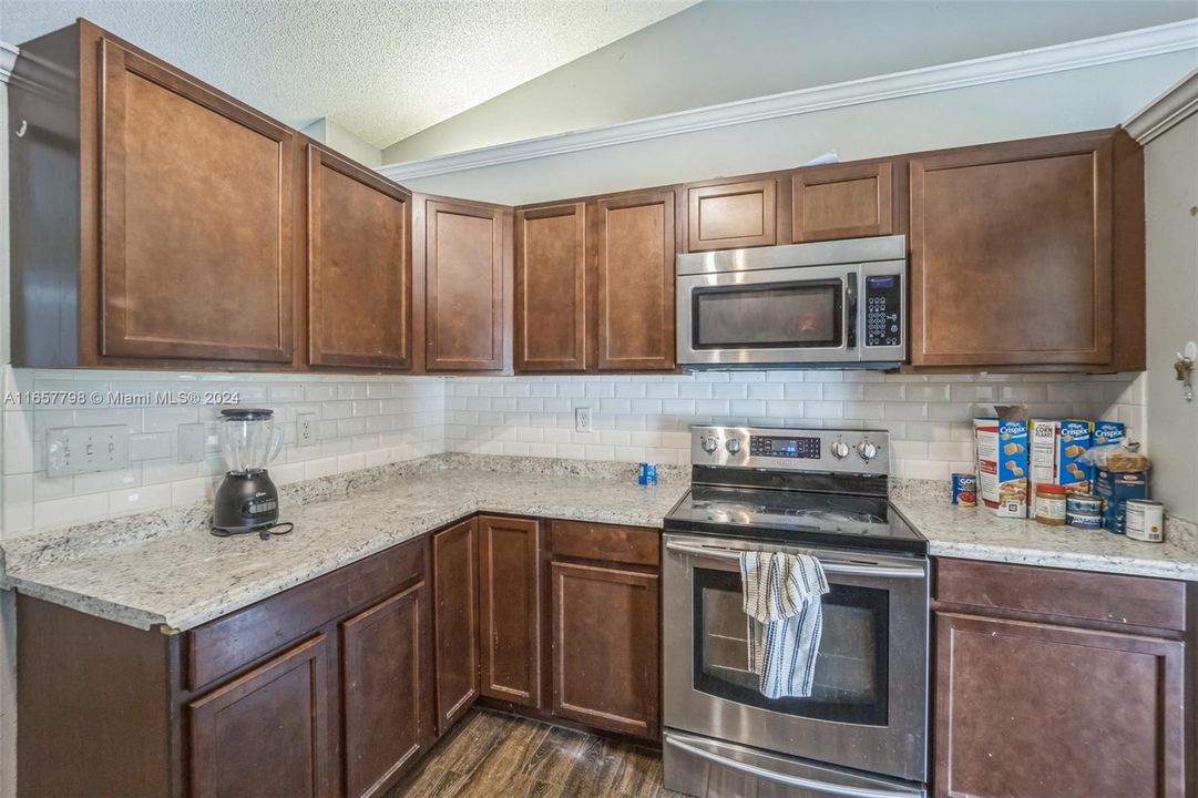 For Sale: $279,900 (3 beds, 2 baths, 1538 Square Feet)