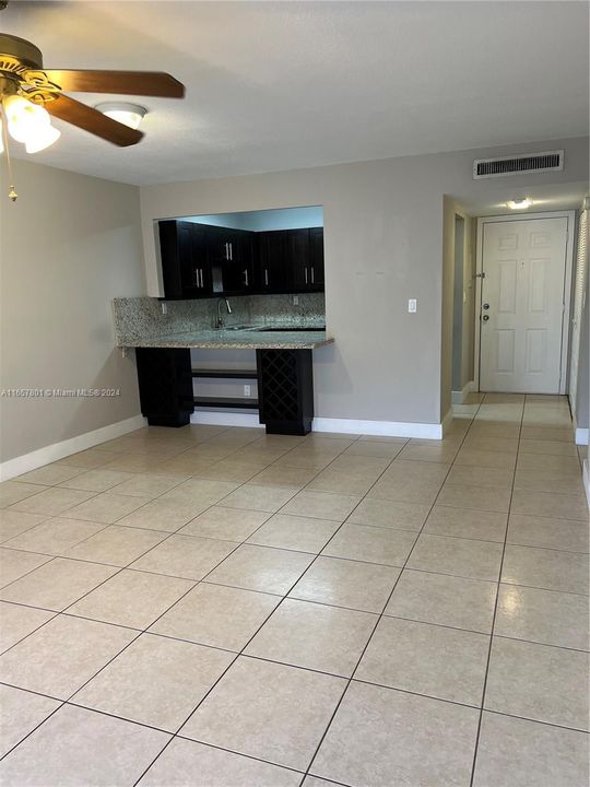 For Rent: $1,950 (1 beds, 1 baths, 670 Square Feet)