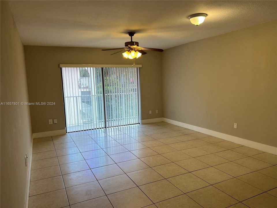 For Rent: $1,950 (1 beds, 1 baths, 670 Square Feet)