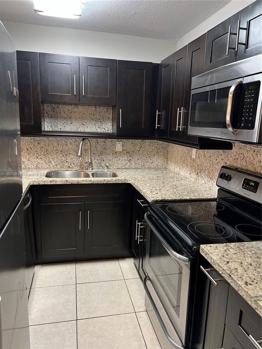 For Rent: $1,950 (1 beds, 1 baths, 670 Square Feet)