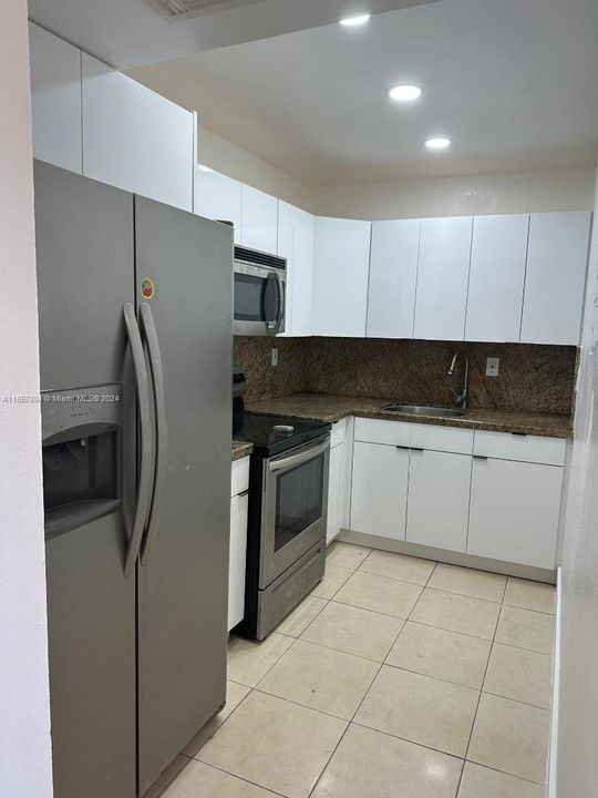 For Rent: $1,700 (1 beds, 1 baths, 660 Square Feet)