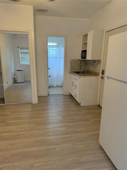 For Rent: $1,600 (1 beds, 1 baths, 900 Square Feet)