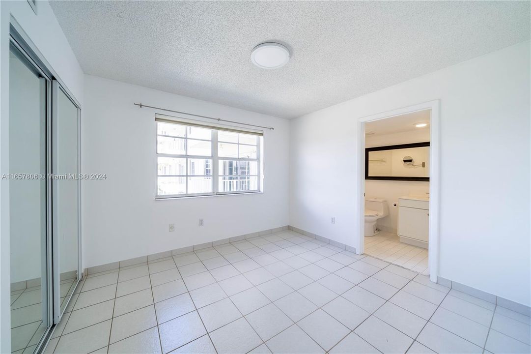 For Rent: $3,000 (2 beds, 2 baths, 710 Square Feet)