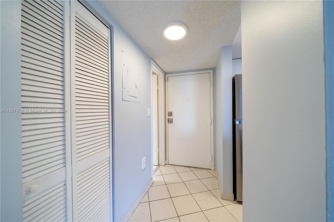 For Rent: $3,000 (2 beds, 2 baths, 710 Square Feet)