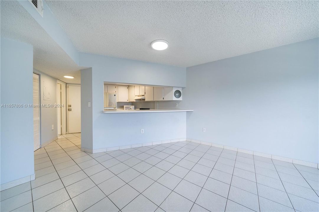 For Rent: $3,000 (2 beds, 2 baths, 710 Square Feet)