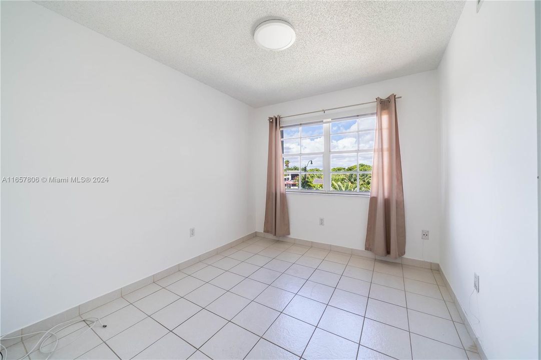 For Rent: $3,000 (2 beds, 2 baths, 710 Square Feet)