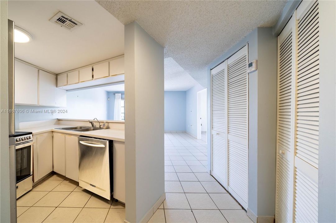 For Rent: $3,000 (2 beds, 2 baths, 710 Square Feet)