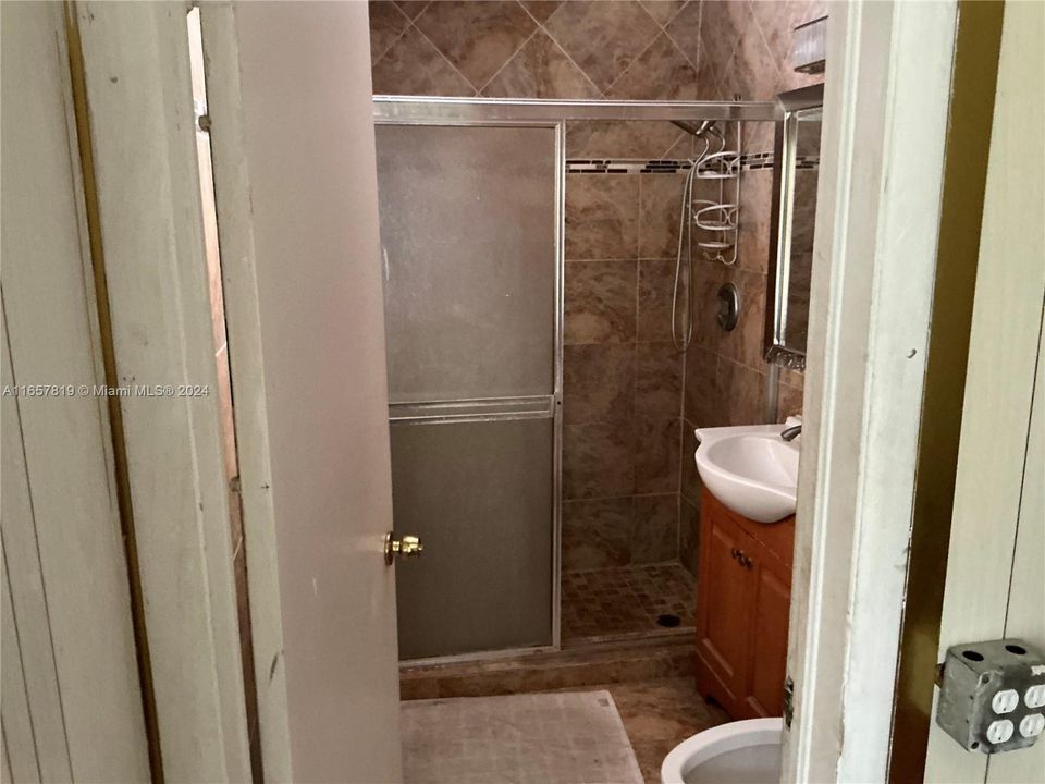 For Rent: $3,500 (4 beds, 2 baths, 2489 Square Feet)