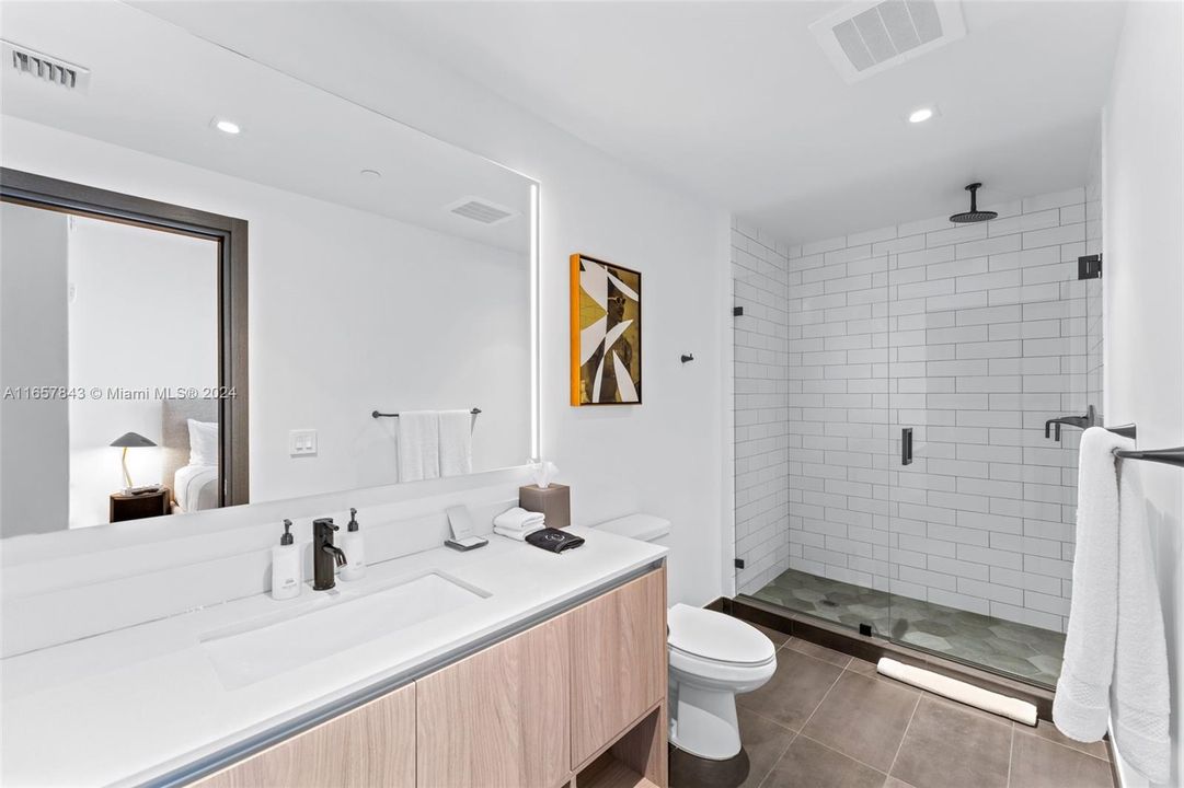 For Sale: $680,000 (1 beds, 1 baths, 626 Square Feet)