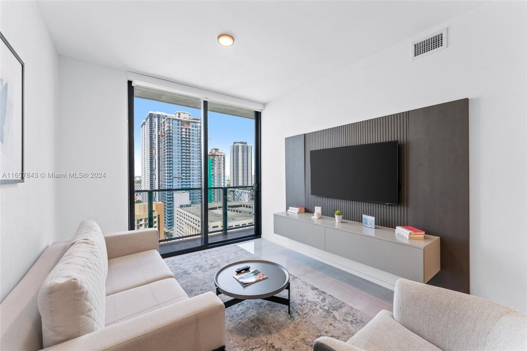 For Sale: $680,000 (1 beds, 1 baths, 626 Square Feet)