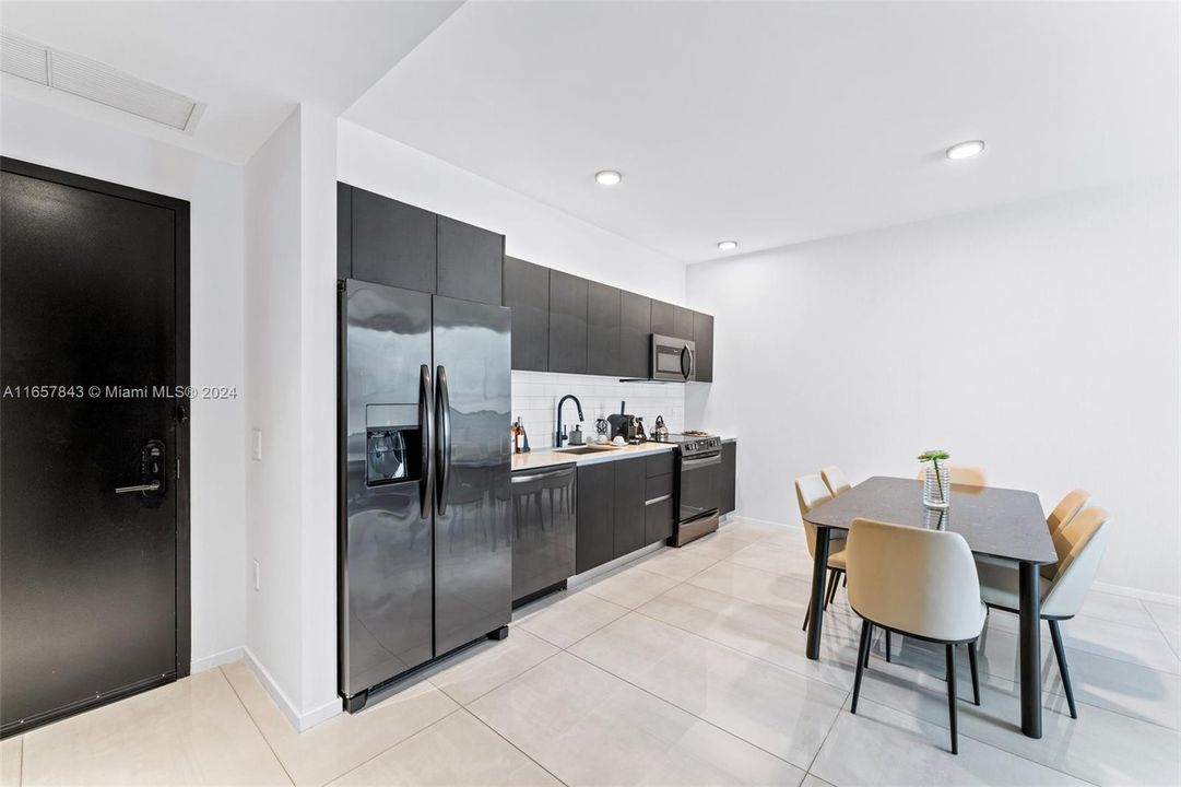 For Sale: $680,000 (1 beds, 1 baths, 626 Square Feet)