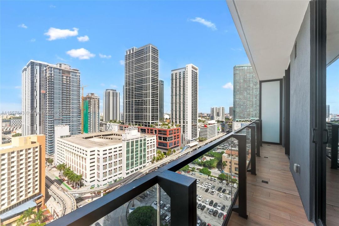 For Sale: $680,000 (1 beds, 1 baths, 626 Square Feet)