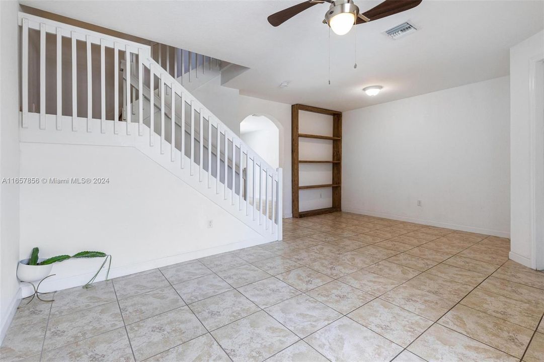 For Rent: $2,500 (3 beds, 2 baths, 1432 Square Feet)