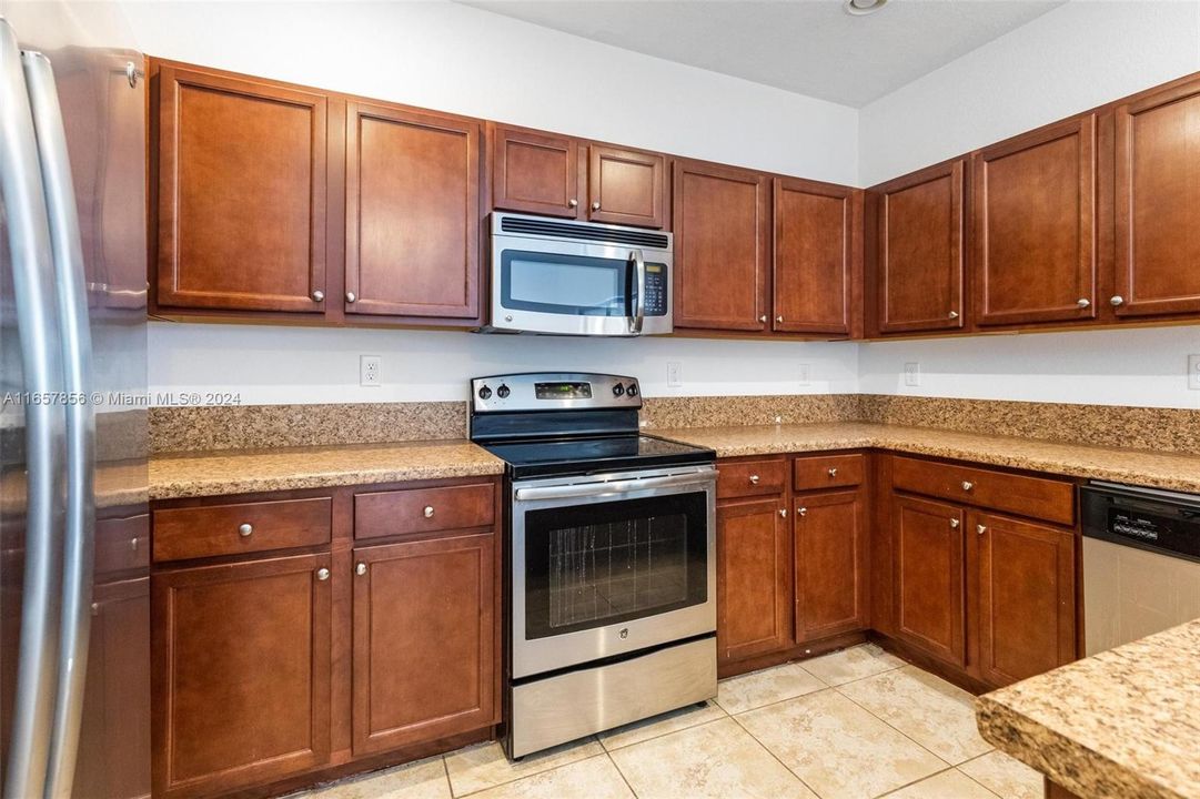 For Rent: $2,500 (3 beds, 2 baths, 1432 Square Feet)