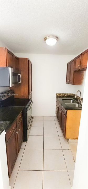 For Rent: $2,100 (2 beds, 2 baths, 864 Square Feet)