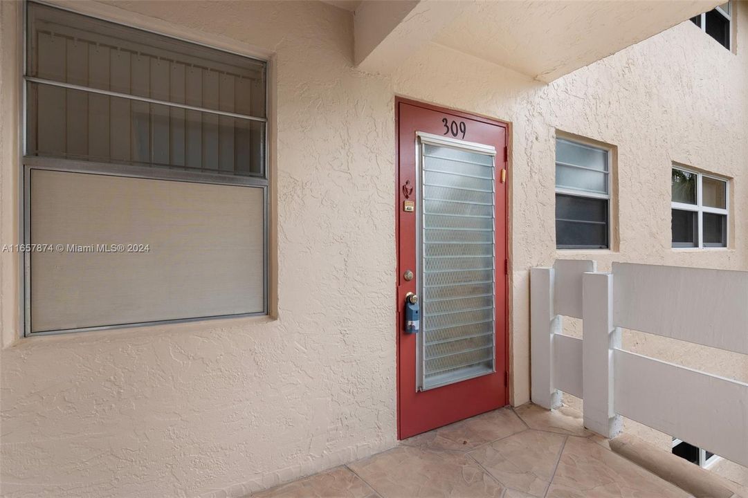 For Rent: $1,900 (2 beds, 2 baths, 930 Square Feet)