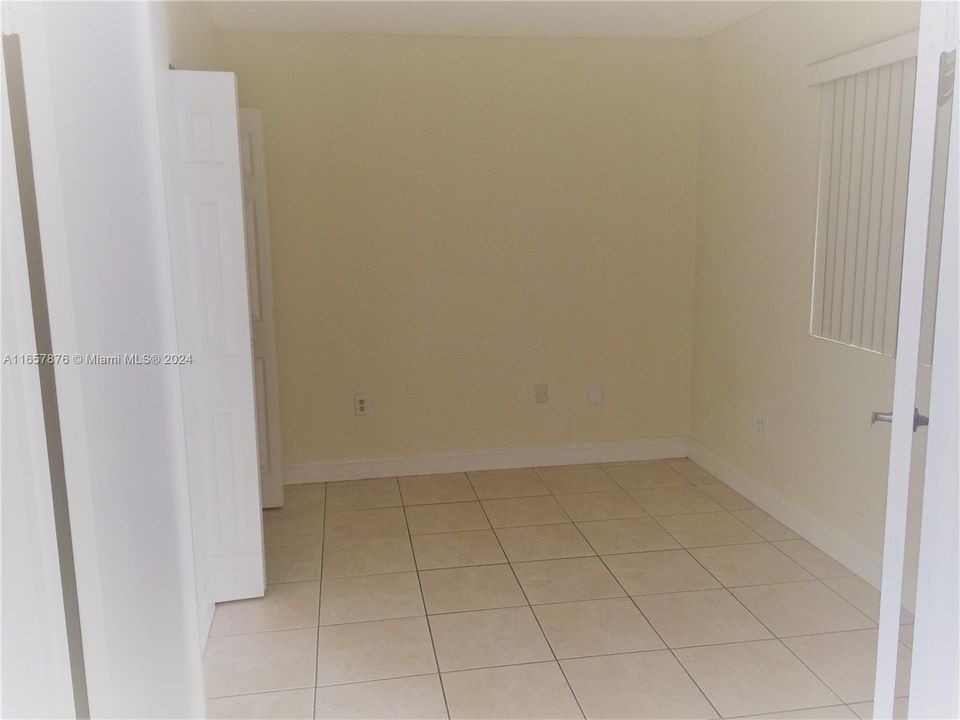 For Rent: $2,200 (2 beds, 1 baths, 896 Square Feet)