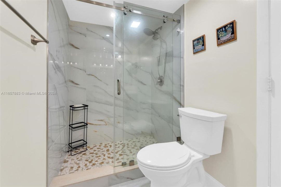 For Sale: $800,000 (2 beds, 2 baths, 1570 Square Feet)