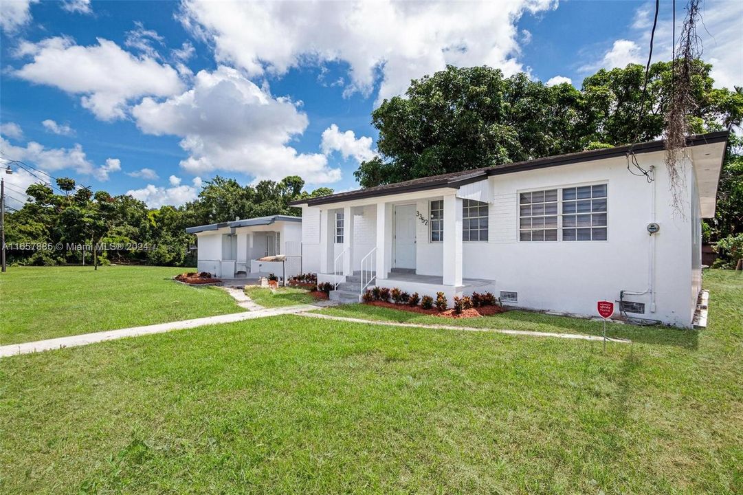 For Sale: $479,000 (3 beds, 2 baths, 1162 Square Feet)