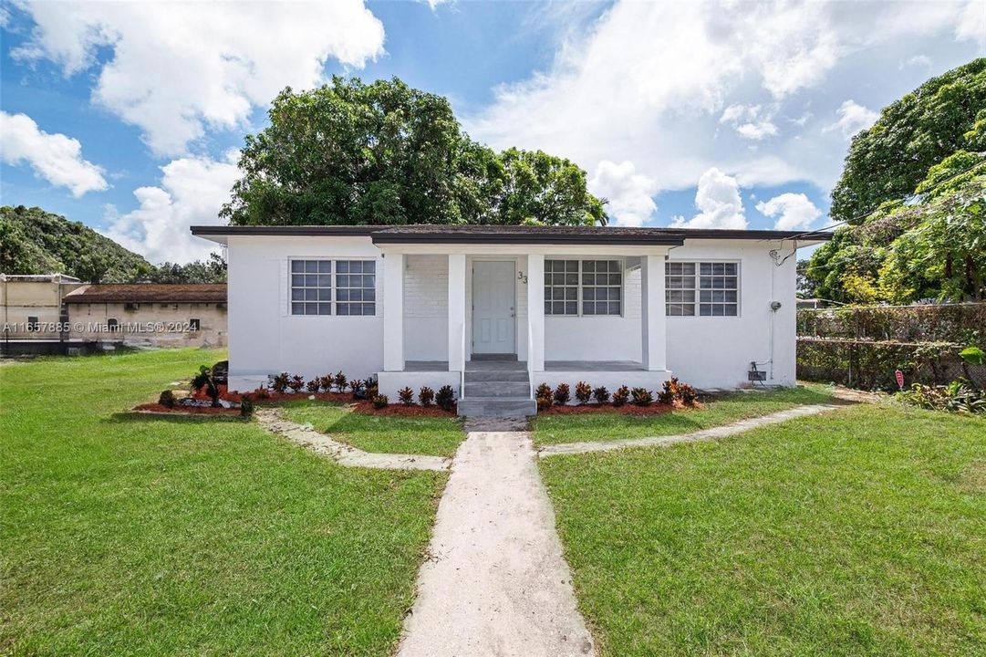 For Sale: $479,000 (3 beds, 2 baths, 1162 Square Feet)